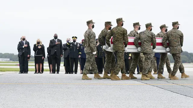 Joe Biden Beri Penghormatan pada 13 Tentara AS yang Tewas di Kabul Afghanistan