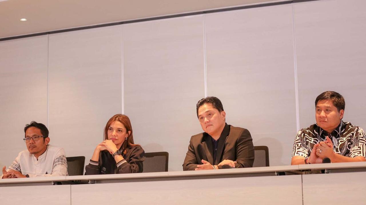 "Bukan tidak mungkin diberikan akses melapor langsung ke FIFA. Kami ingin sepak bola Indonesia bersih dan berprestasi," imbuh Erick Thohir.<br>