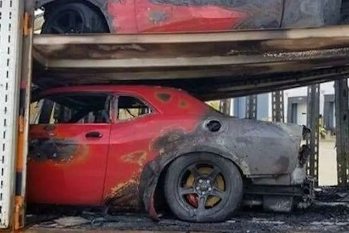 Dodge Challenger Demon terbakar