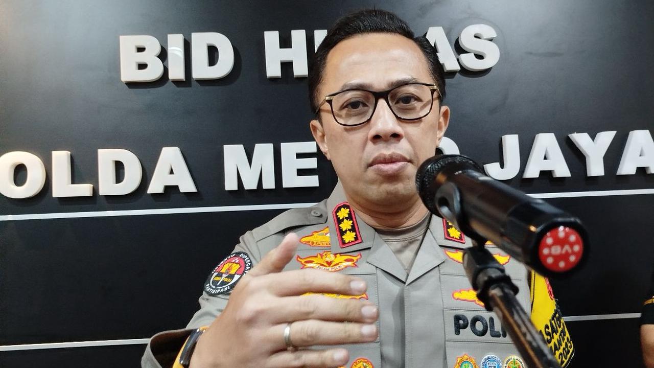 "Itu berkasnya dilimpahkan ke sini Polda Metro Jaya, ada juga yang berkas diterima laporannya di Sulsel itu proses pelimpahan ke Polda Metro Jaya," ucap dia.<br>
