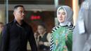 Ekspresi Dirut Pertamina Nicke Widyawati usai menjalani pemeriksaan oleh penyidik di Gedung KPK, Jakarta, Senin (10/6/2019). Nicke diperiksa sebagai saksi untuk tersangka mantan Dirut PLN Sofyan Basir terkait kasus dugaan suap proyek pembangunan PLTU Riau-1. (merdeka.com/Dwi Narwoko)