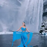 Olivia Tan tampil jadi Elsa Frozen dengan gaun tanpa lengan di suhu -10 derajat Celsius (@iam_oliviatan)