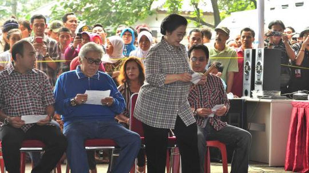Megawati dan Taufiq Kiemas nyoblos di TPS 031