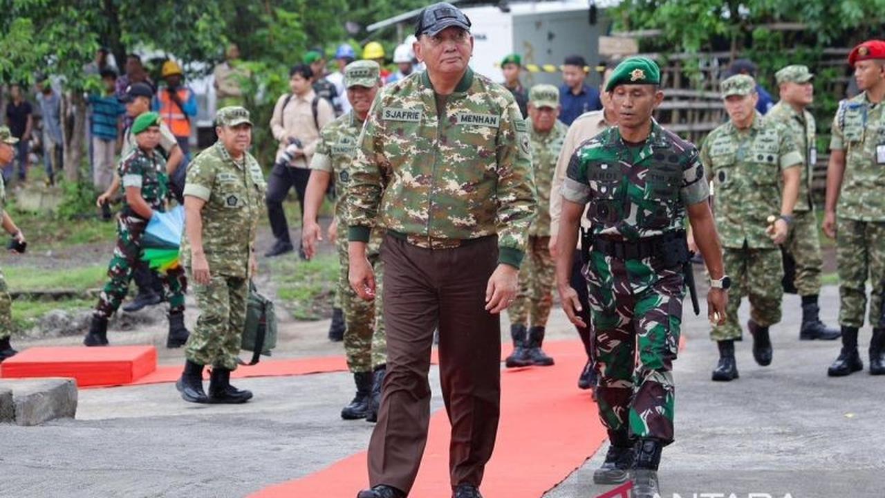 Menteri Pertahanan Tinjau Kesiapan Prajurit TNI di NTB: Peran Ganda untuk Pertahanan dan Kesejahteraan Rakyat