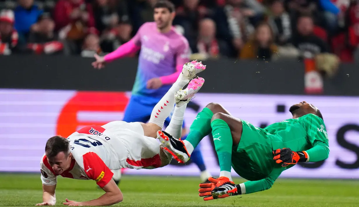 Sebelumnya, di laga leg pertama AC Milan juga menang dengan skor 4-2 atas Slavia Praha. (AP Photo/Petr David Josek)