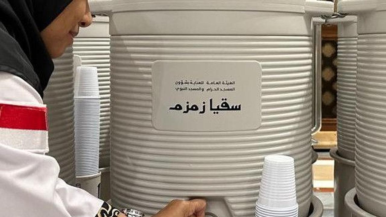 Awas! Jemaah Haji Bawa Air Zamzam di Koper Bisa Didenda Rp25 Juta