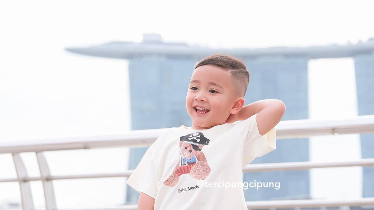 5 Potret Terbaru Rayyanza dengan Gaya Anak Skena, Senggol Dong!