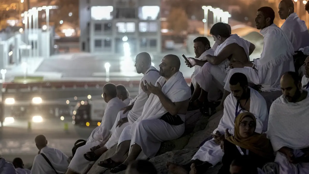 jemaah haji panjatkan doa di Jabal Rahmah