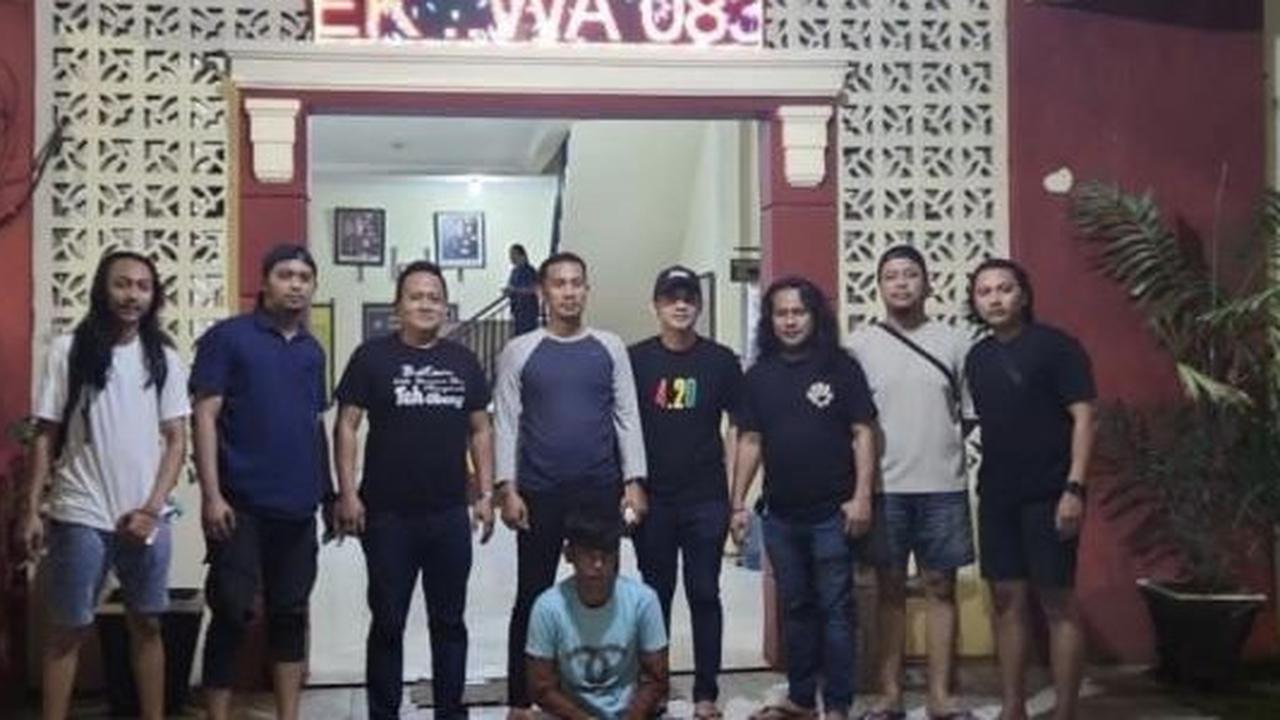 Pemuda Ini Tega Bacok Ibu Tiri dan Temannya
