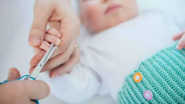 Ilustrasi Potong Kuku Bayi