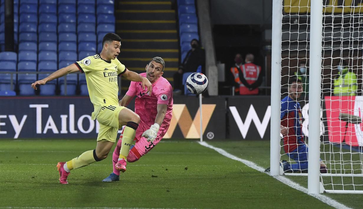 Penyerang Arsenal, Gabriel Martinelli mencetak gol kedua timnya ke gawang Crystal Palace pada pekan ke-37 Liga Inggris, Kamis (20/5/2021) dini hari WIB. The Gunners -julukan Arsenal- menang dengan skor 3-1 di markas Crystal Palace. (Facundo Arrizabalaga/Pool Photo via AP)