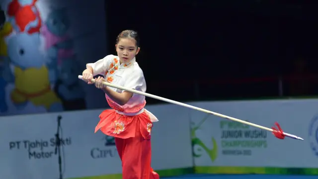 Aksi atlet wushu Indonesia di Kejuaraan Dunia Wushu Junior 2022