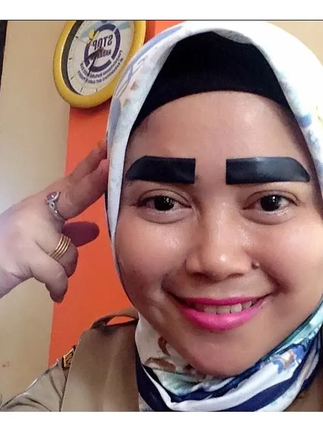 Cara Nyeleneh Saat Gunakan Lakban