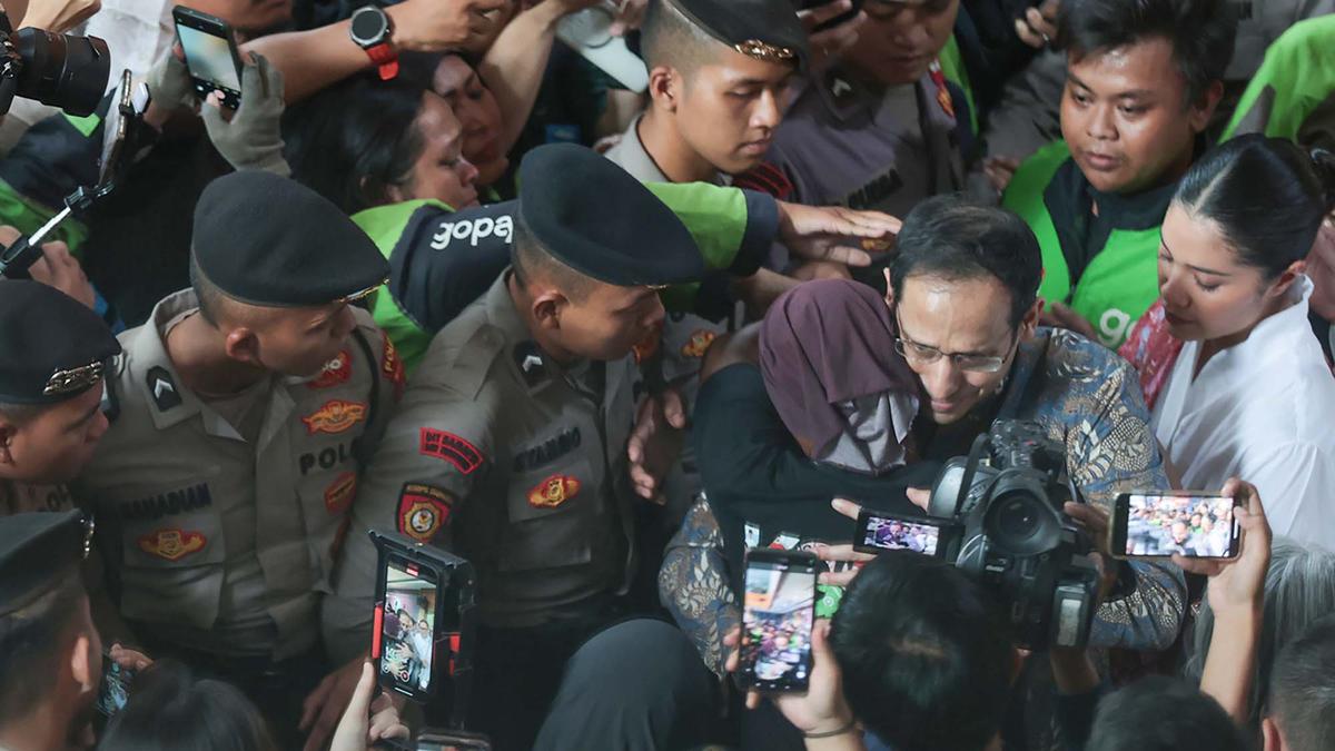 Air Mata Nadiem Pecah Usai Divonis 10 Tahun Penjara