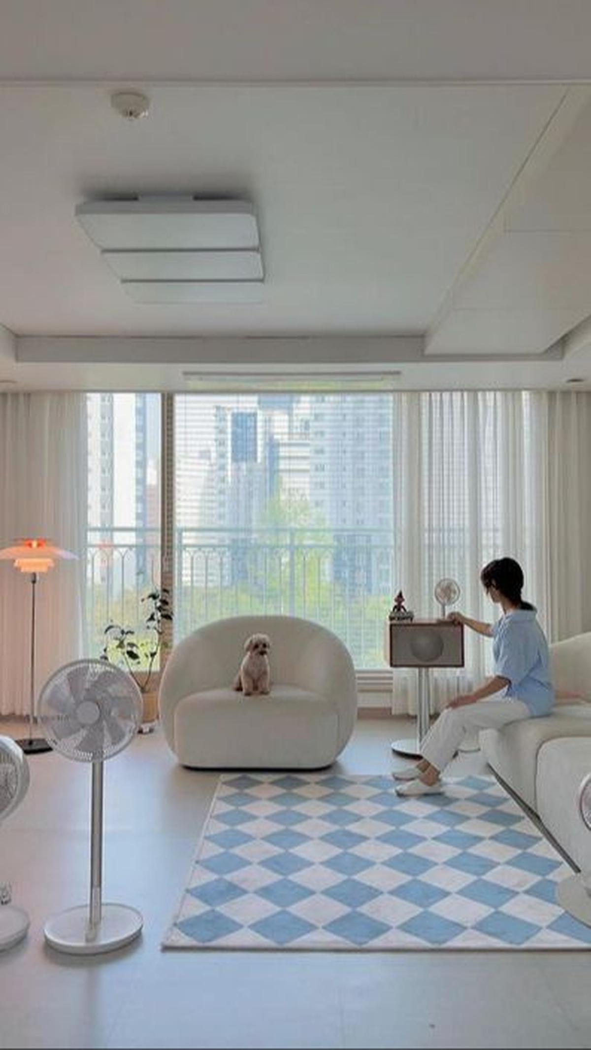 Ruang Tamu Ala Korea dengan Sentuhan Pattern