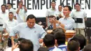 "Gue terlalu tua enggak ?..” tanya Prabowo lagi. Kemudian dijawab "Enggak..” oleh para hadirin. (Liputan6.com/Herman Zakharia)