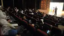 Kepala Biro Humas dan KSI BPK, R Yudi Ramdan memberikan pengenalan tentang BPK kepada peserta Festival Film Kawal Harta Negara 2017, Jakarta, Selasa (14/3). (Liputan6.com/Yoppy Renato)
