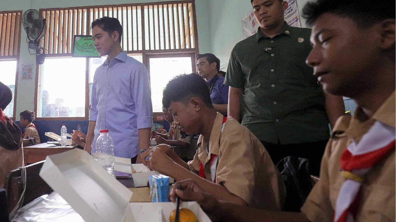 Wapres Gibran Tinjau Uji Coba Makan Bergizi di Jakarta