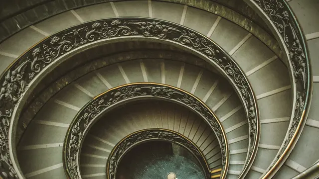 Arti Mimpi Naik Tangga yang Bermakna Buruk