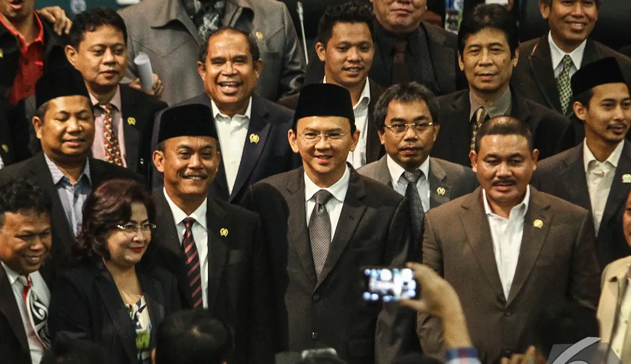 Gubernur DKI Jakarta Basuki Tjahaja Purnama bersama jajaran pimpinan DPRD DKI Jakarta. (Liputan6.com/Faizal Fanani)