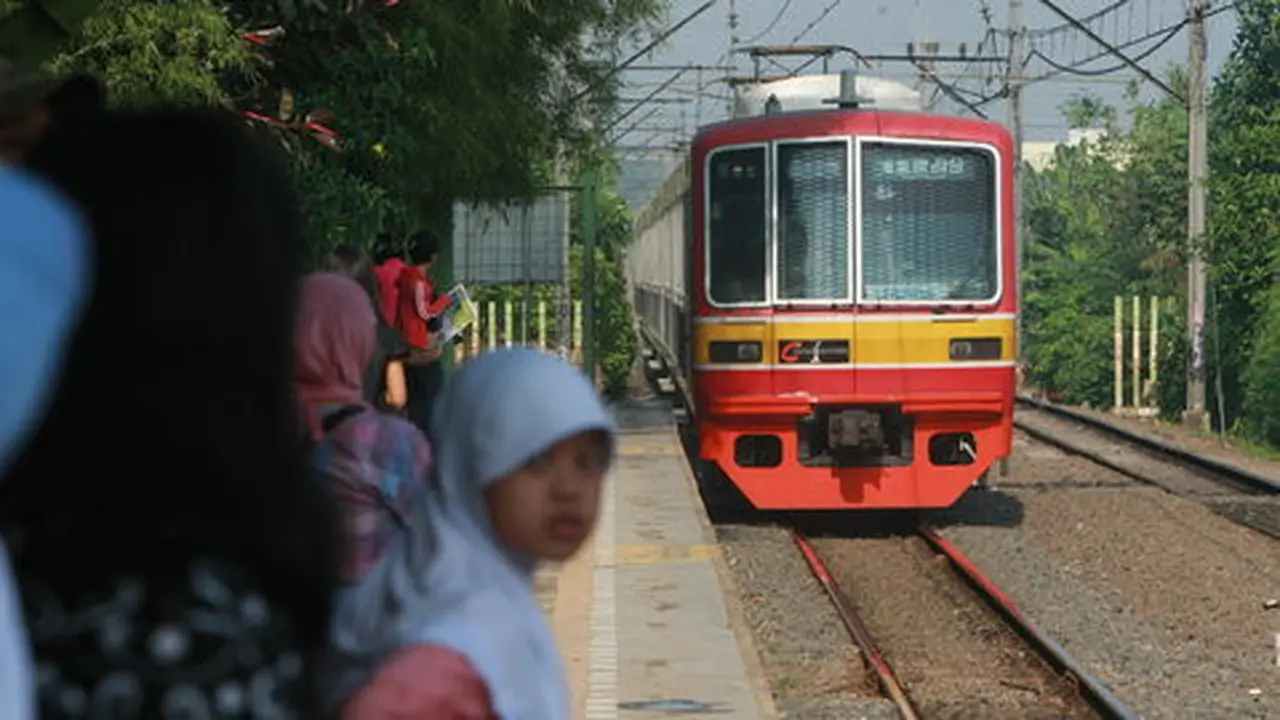 KRL relasi Bekasi-Jakarta Kota anjlok di Stasiun Manggarai