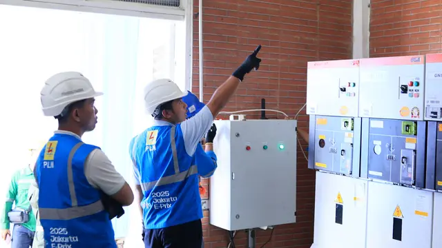 Persiapan teknis terus dilakukan untuk memastikan pasokan listrik di kawasan sirkuit berjalan lancar saat event Formula E digelar. (Dok PLN)