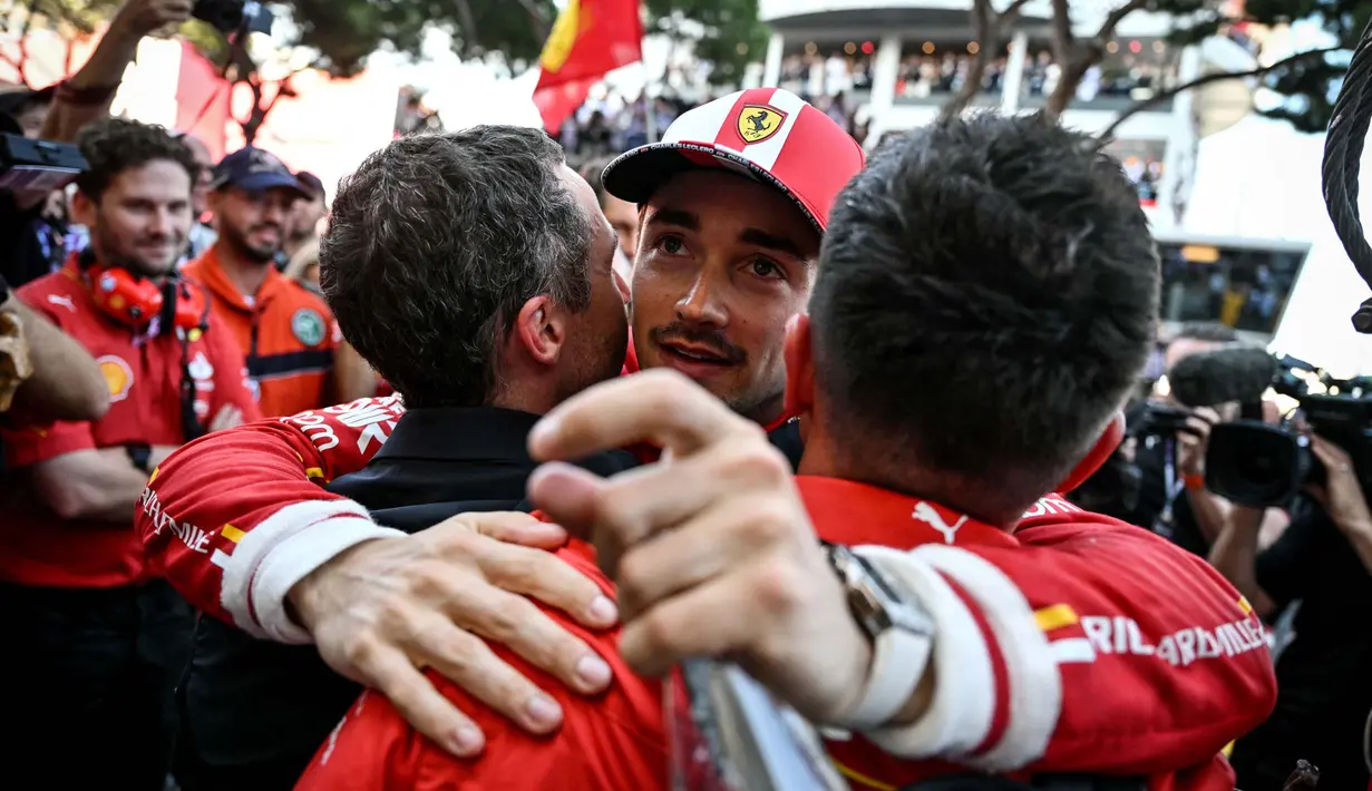 Charles Leclerc menjadi yang tercepat dalam balapan di Sirkuit Jalan Raya Monte Carlo, Monaco dengan catatan waktu 2 jam 23 menit 15,554 detik. (ANDREJ ISAKOVIC/AFP)