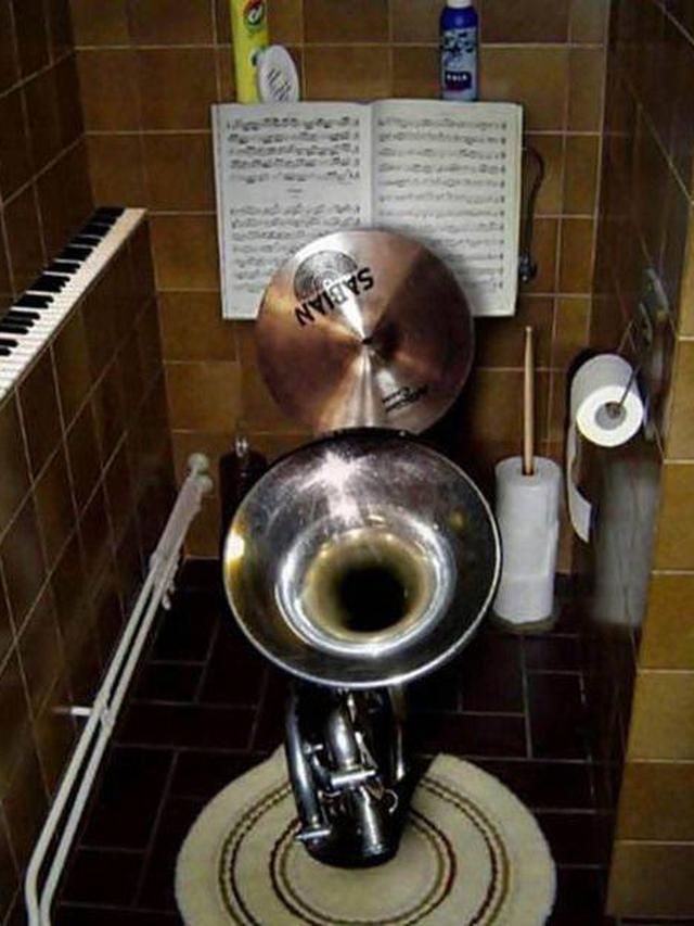 6 Potret Kamar Mandi dengan Fasilitas Lengkap Ini Bikin Heran