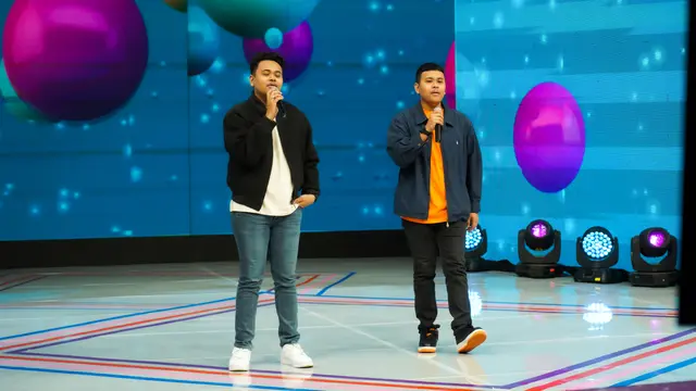 GeyGany membawakan lagu Sesaat Kau Hadir