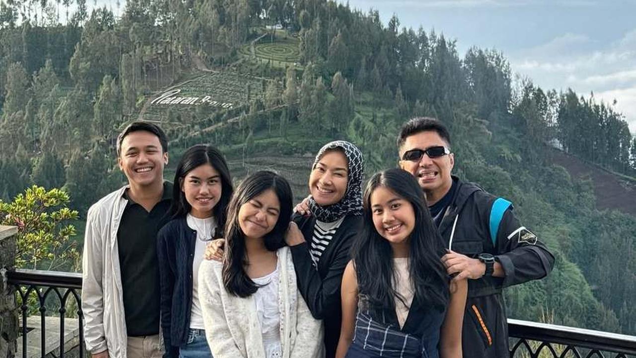 Baru Saja Dilamar Kekasih, Begini 7 Potret Namira Adjani Anak Alya Rohali Dapat Surprise Ultah di Gunung