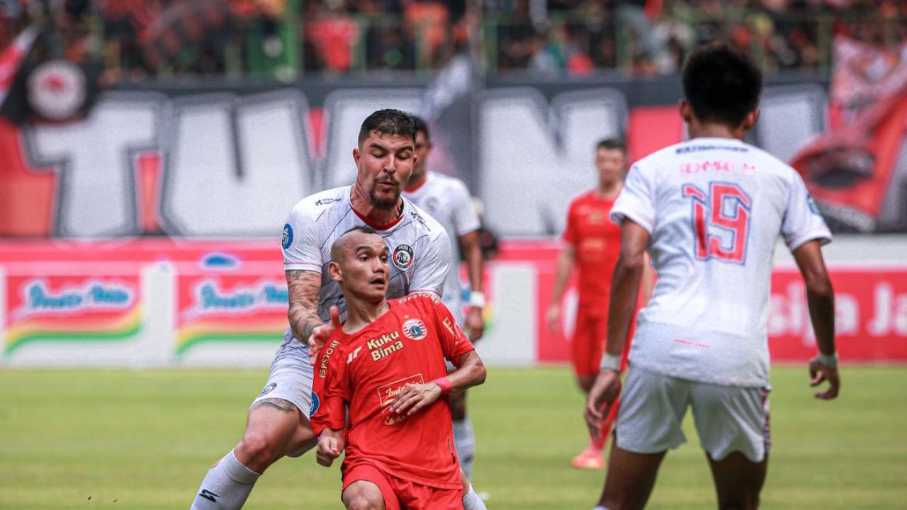 Masih di babak pertama, Persija kembali unggul berkat gol Hanif Sjahbandi di menit 45+3.

Selepas itu memasuki menit ke 51, Persija  kehilangan Firza Andika setelah mendapatkan kartu kuning kedua.