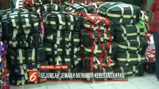 Ribuan koper jemaah calon haji dikumpilkan di Kemenag Banyuwangi sebelum dikirim ke Surabaya.