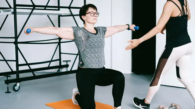 Strength Training Dapat Memperkuat Massa Otot sehingga Lengan Tampak Ramping