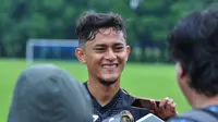 Pemain anyar Arema, Gitra Yuda Furton jelang bursa transfer ditutup. (Bola.com/Iwan Setiawan)