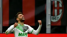 Sayap kanan Sasulo, Domenico Berardi pernah mencetak quattrick saat menggilas AC Milan pada Januari 2014. Saat itu Berardi tercatat masih berumur 19 tahun. (AFP/Isabella Bonotto)