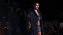 <p>Bella Hadid di Paris Fashion Week 2022. (Foto: Vianney Le Caer/Invision/AP)</p>