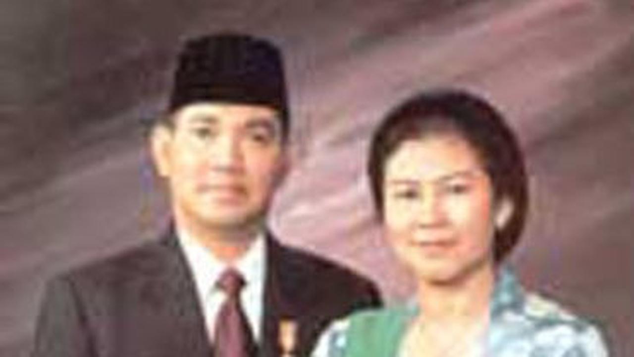 Sebagai anggota TNI yang mempunyai garis keturunan bangsawan, sosok&nbsp;Mayjen Kunto Arief Wibowo pun berhasil mencuri perhatian. Dirangkum dari berbagai sumber, berikut simak beberapa informasi mengenai Mayjen Kunto Arief Wibowo.&nbsp;