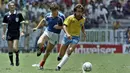 Zico pertama kali membela Tim Samba pada 25 Februari 1976. Sejak saat itu, dia berhasil mengoleksi 48 gol dari 71 penampilan. Zico tampil untuk Brasil di Piala Dunia 1976, 1982, dan 1986. Namun, mantan pemain Udinese ini tak bisa mempersembahkan gelar untuk negaranya. (AFP/Staff)