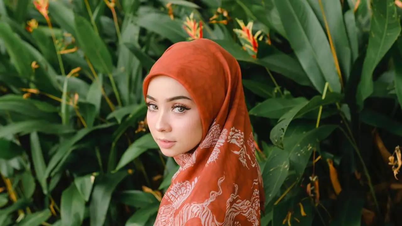 Nesa Aqila merasa bangga dirinya disebut mewakili filosofi kupu kupu yang tergambar melalui karya scarf Hidahasan (ist)