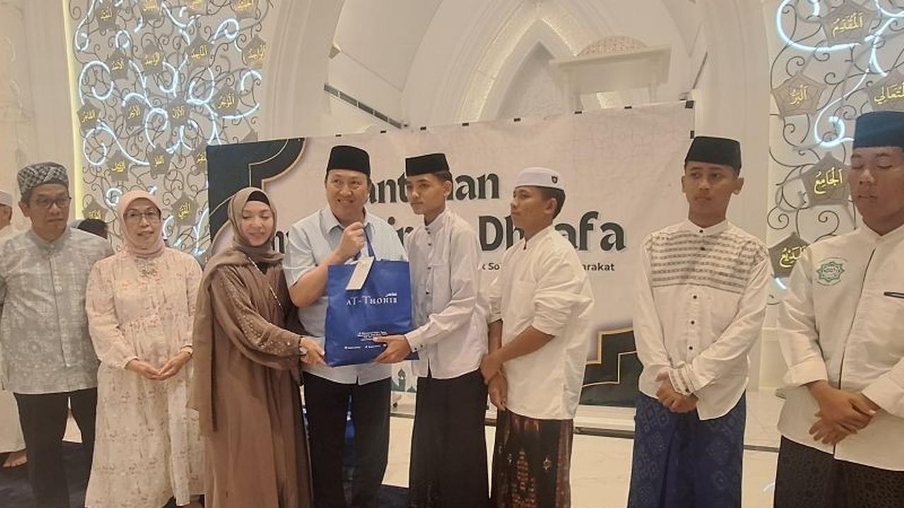 Bukan Sekadar Tempat Ibadah, Masjid At Thohir Salurkan 3.000 Paket Sembako untuk Anak Yatim dan Warga Depok