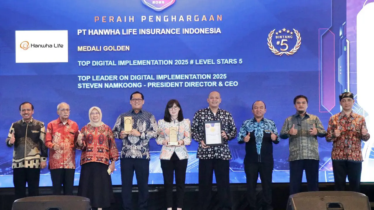 Hanwha Life meraih Top Digital Implementation 2025 Level Stars 5 dan Golden Trophy.