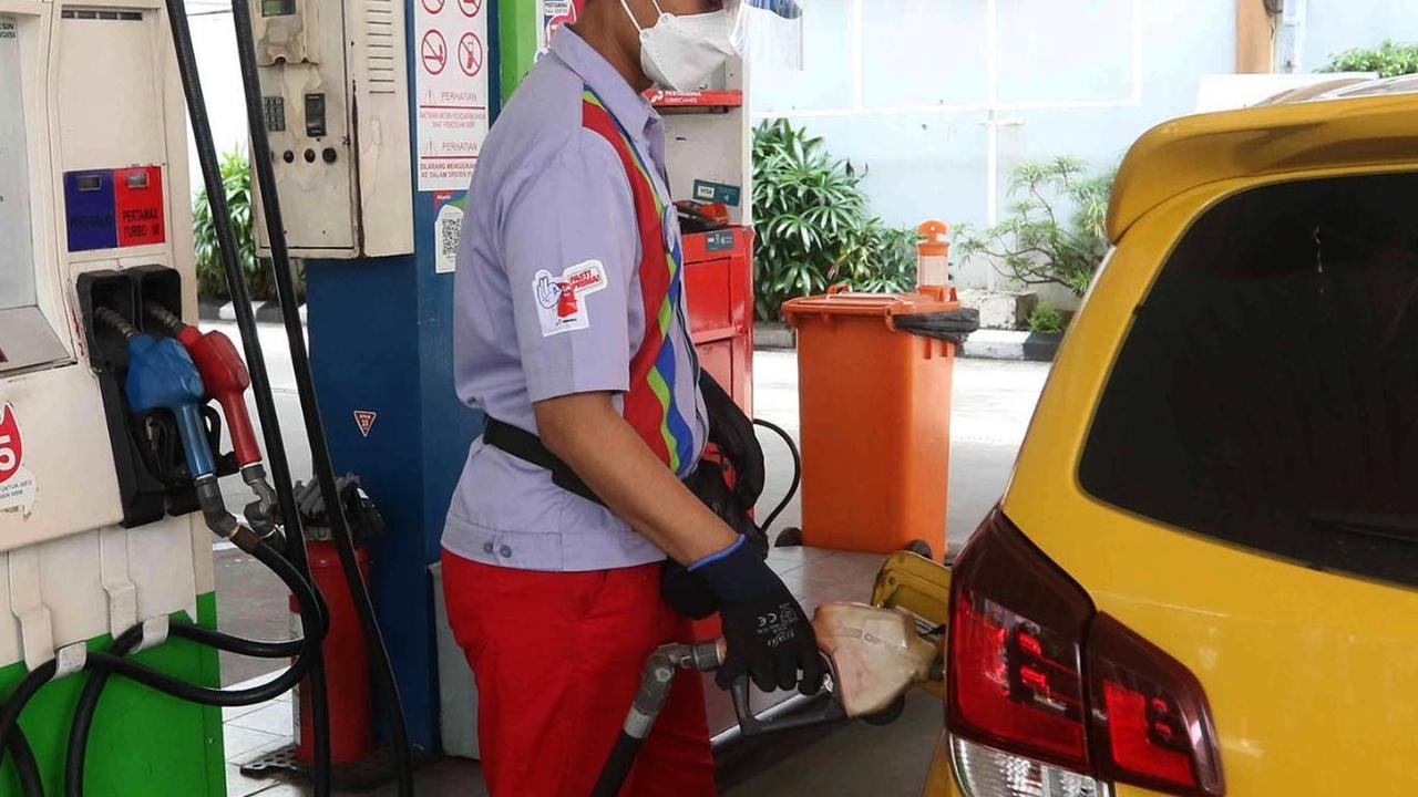 Sementara, harga jual Pertalite di tahun lalu naik dari Rp 6.750 menjadi Rp 10.000 per liter. Artinya, ada selisih harga yang cukup besar.