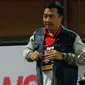 Menpora Imam Nahrawi bersama Presiden klub Madura United, Achsanul Qosasi, di Stadion Gelora Madura, Pamekasan (27/7/2019). (Bola.com/Aditya Wany)