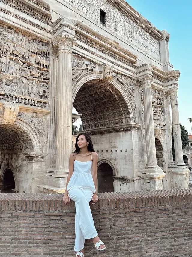 8 Adu Gaya Aaliyah Massaid dan Beby Tsabina yang Sama-sama Bulan Madu di Italia, Stylish dengan Chic Outfit