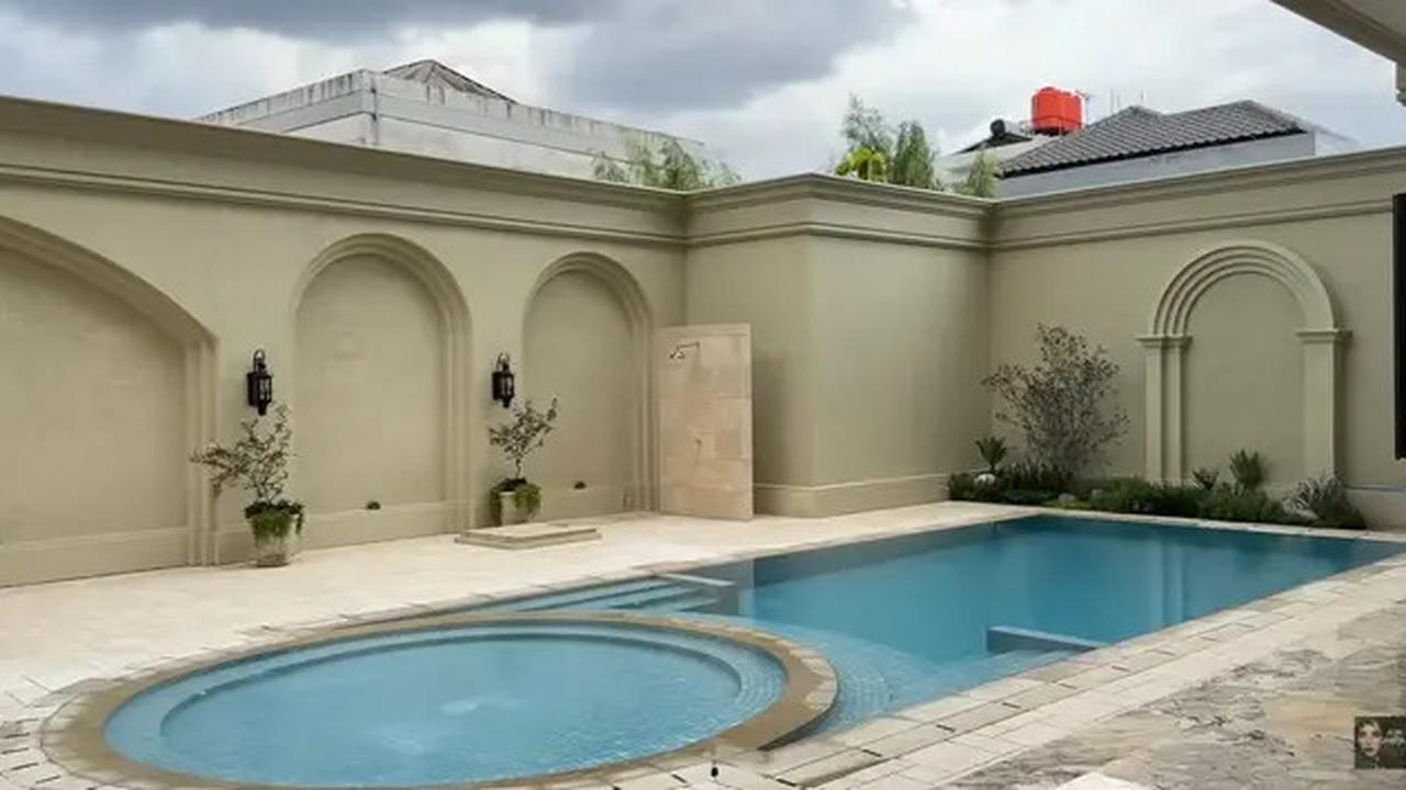 Model Kolam Renang di Rumah Tasya Farasya, Desainnya Serasa Liburan di Resort Mewah