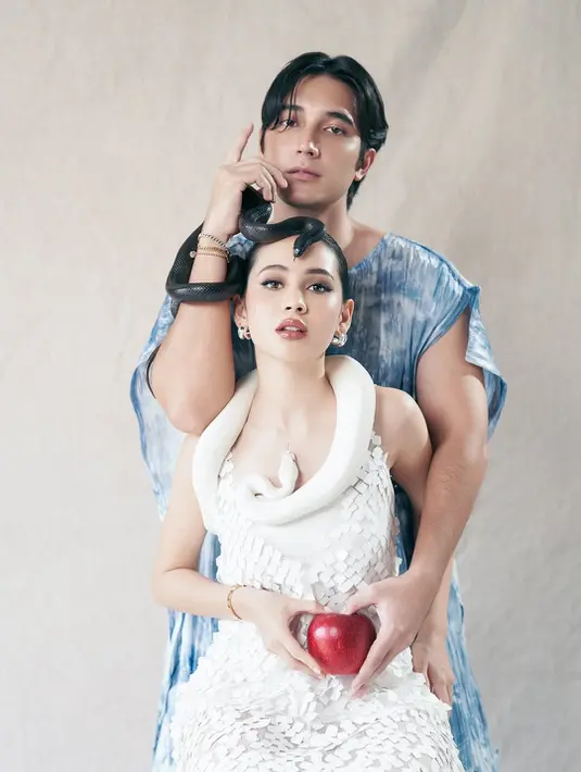 Pasangan aktor Sandrina Michelle dan Junior Roberts tunjukkan potret romantis dengan gaya eksotis [@sandrinna_11]