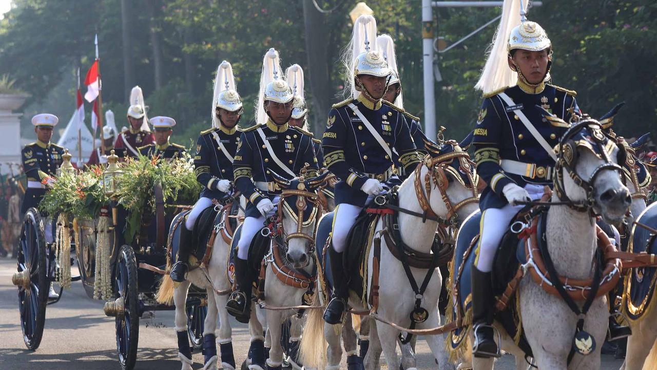 FOTO: Kirab Merah Putih Warnai HUT ke-80 RI di Jakarta