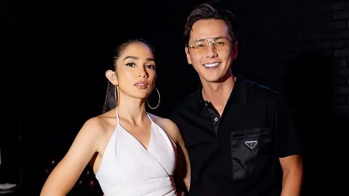 Andhika Pratama baru saja menggelar acara ulang tahun yang ke-37, dia pun terlihat bermesraan dengan sang istri