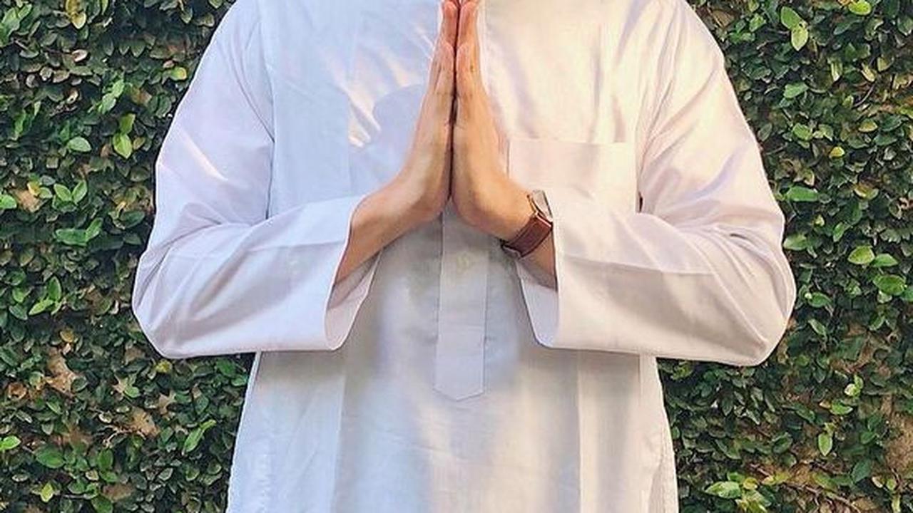 Tampil Simpel dengan Memakai Gamis Thawb atau Thobe