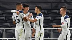 Striker Tottenham, Son Heung-Min, merayakan gol yang dicetaknya ke gawang LASK pada laga Grup J Liga Europa 2020/2021 di Tottenham Hotspurs Stadium, Jumat (23/10/2020) dini hari WIB. Tottenham menang telak 3-0 atas LASK. (AFP/Daniel Leal-Olivas)
